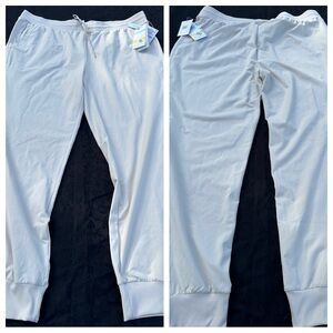 NWT Zella lightweight athletic pants size L
Polyester & Spandex